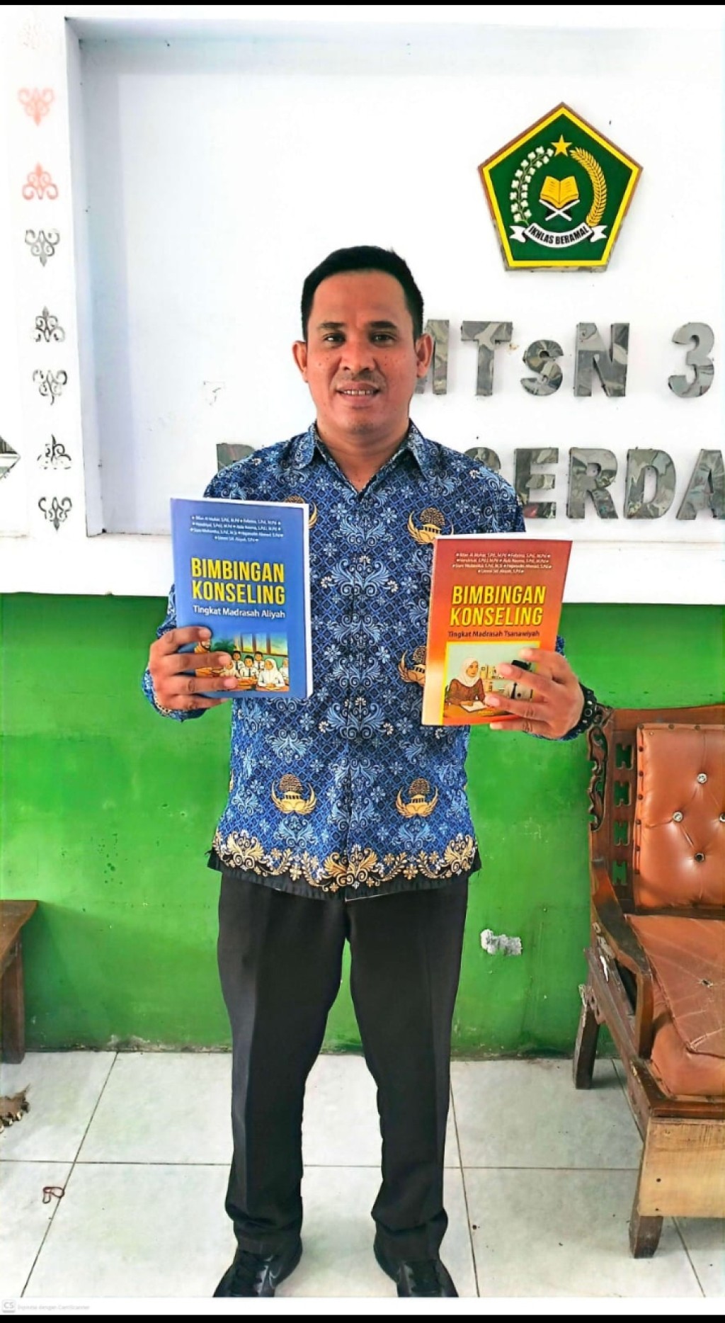 Guru BK MTsN 3 Deli Serdang Hasilkan Karya Buku Pegangan Bimbingan Konseling Madrasah