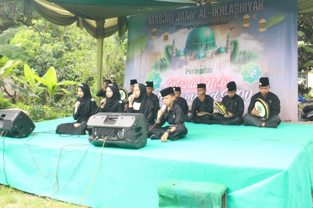 Tim Hadroh MTsN 3 Deli Serdang Tampil Memukau di Peringatan Maulid Nabi
